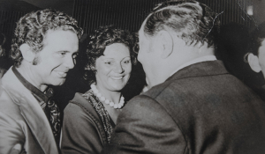 na foto, o patriarca José Domingos Pereira ao lado de sua esposa Terezinha, durante encontro com o governador do estado de Minas, Aureliano Chaves