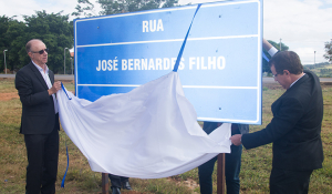 Câmara municipal presta homenagem especial