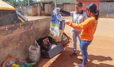 Lixo e entulho de lotes e quintais são recolhidos em mutirão contra a Dengue