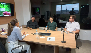 Numa parceria da Globalfarm e Jornal Daqui, foi promovida uma mesa redonda para discutir aspectos econômicos, produção e impactos sociais da cultura do Alho em São Gotardo. Participaram do encontro o empresário Hugo Shimada, o presidente do Sindicato dos produtores, Rodolfo Molinari, Gabriela Bontempo e o engenheiro agrônomo Paulo Filho.