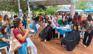 Dia da mulher promove eventos na praça